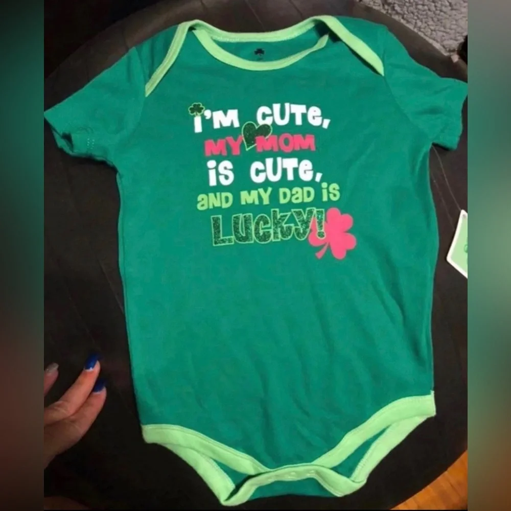 St Patricks Day onesie NEW 18 months shamrocks